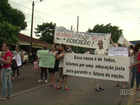 Em protesto, professores de Guaíra e região fecham Ponte Ayrton Senna