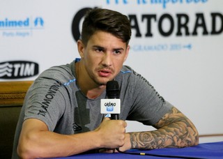 Everaldo valoriza gols em 2014 e se vê até como ponta por chance no Grêmio