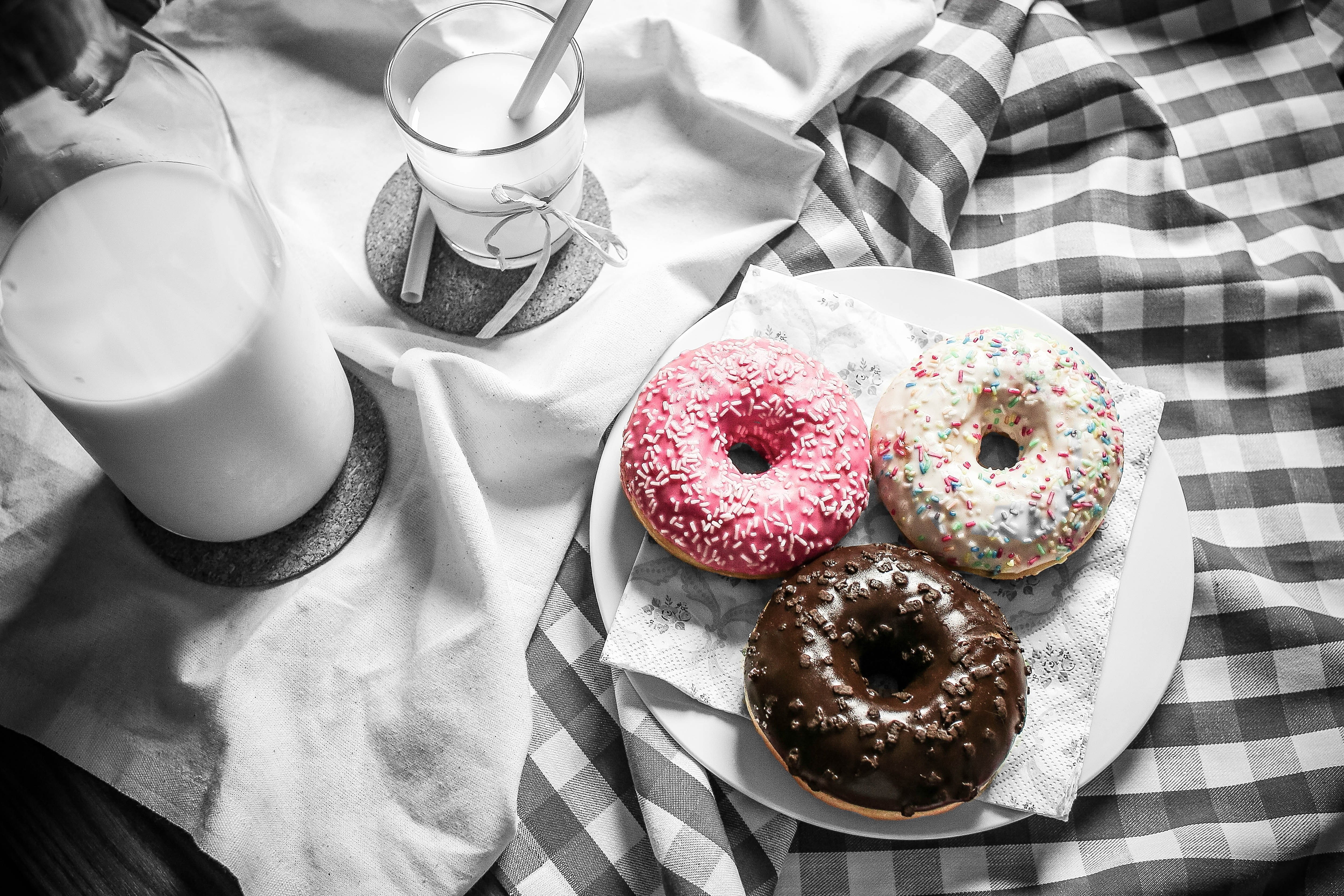 Mesa com donuts (Foto: Pixabay/Pexels)