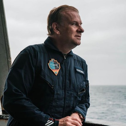 Hamish Harding, bilionário presidente da Action Aviation, posa com uniforme da expedição — Foto: Reprodução/Instagram