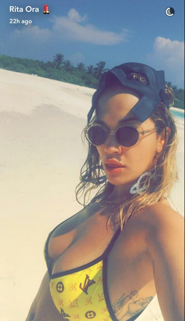 A cantora Rita Ora de férias nas Maldivas (Foto: Snapchat)