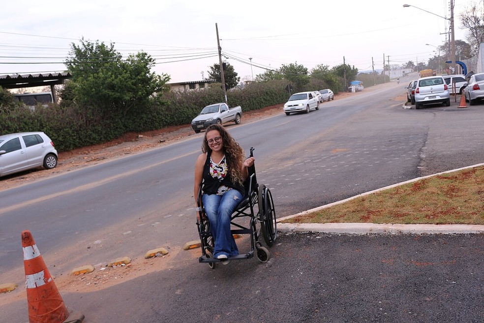 JanaÃ­na conta que seus amigos tiveram que carregÃ¡-la para entrar nos Ã´nibus de Itapetininga â Foto: JanaÃ­na Rodrigues de Oliveira/Arquivo pessoal