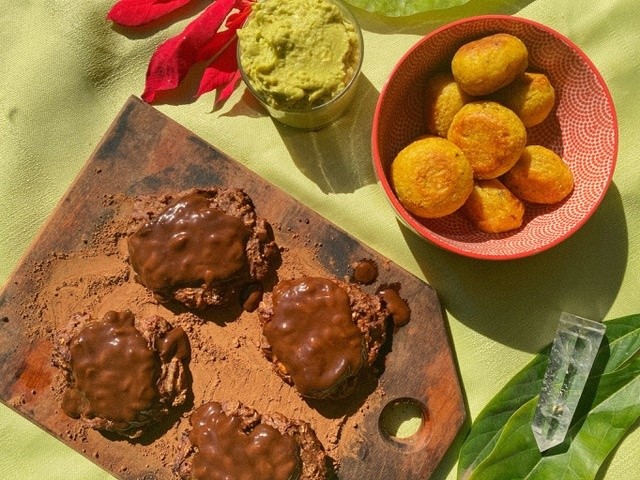 Pão de beijo, maionese de abacate e cookies de aveia são uma ótima opção de café da manhã (Foto: Divulgação/Mega Labs)