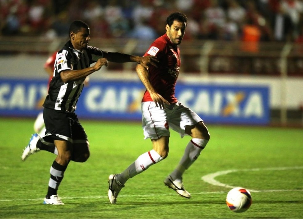 A última vez que Botafogo-PB e Vila Nova se enfrentaram pela Série C foi em 2015 — Foto: Ricardo Rafael/O Popular