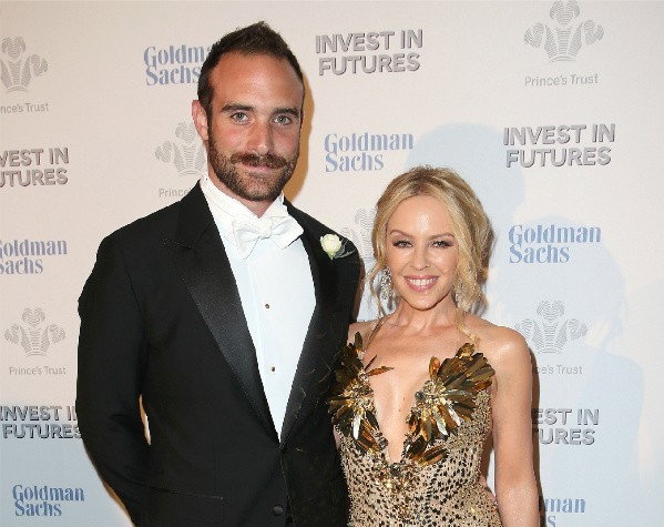 Kylie Minogue e Joshua Sasse (Foto: Getty Images)
