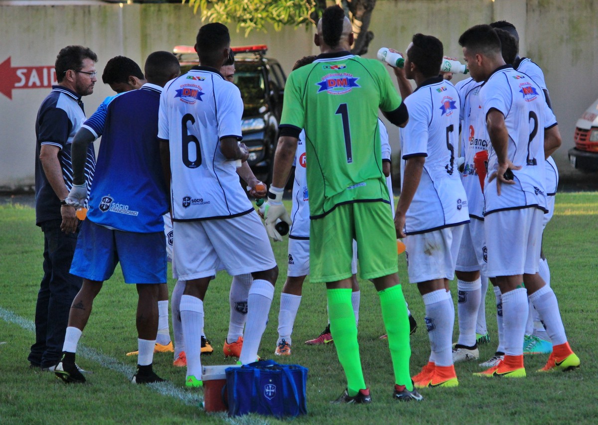 Delegação do São Francisco viaja para duelo de sábado com Atlético