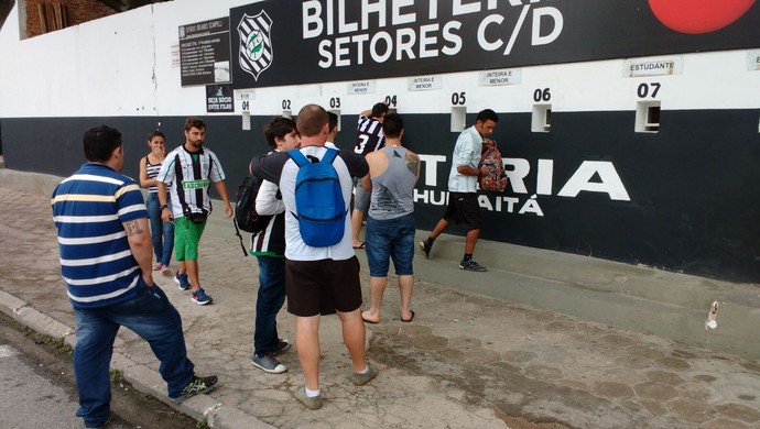 torcida figueirense ingressos  (Foto: Marcelo Siqueira / RBSTV)