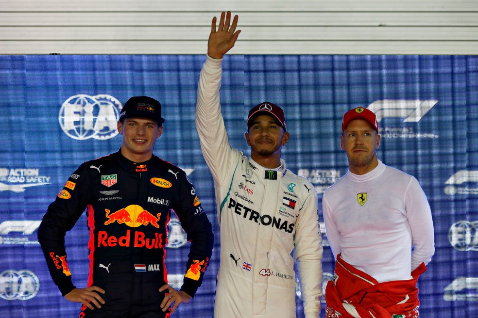 Lewis Hamilton, Max Verstappen e Sebastian Vettel, o top 3 do grid do GP de Singapura — Foto: Will Taylor-Medhurst/Getty Images