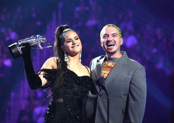 Rosalía e J Balvin no VMA 2019 (Foto: Getty Images)