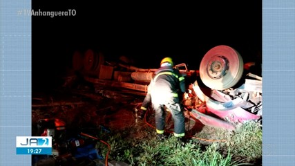 Idoso morre em acidente de trânsito após caminhão capotar na TO-481
