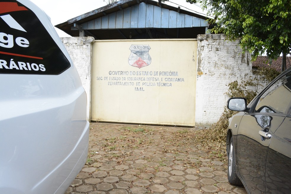 Corpos dos infratores foram encaminhados até o Instituto Médico Legal de Ariquemes (Foto: Jeferson Carlos/G1)