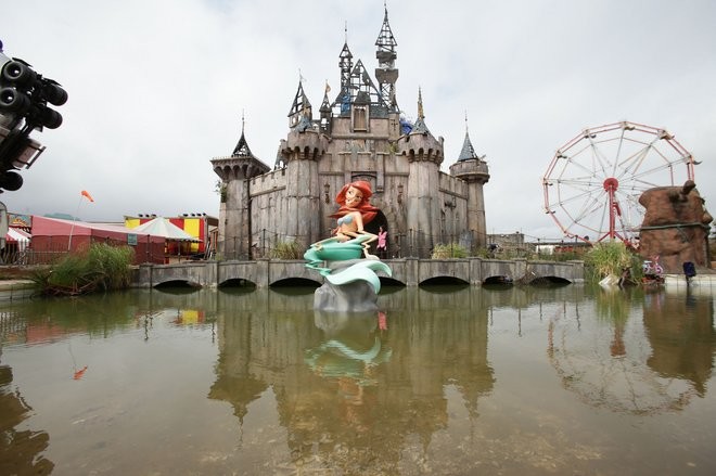 Dismaland, parque temático sombrio criado por Banksy na Inglaterra (Foto: Divulgação)