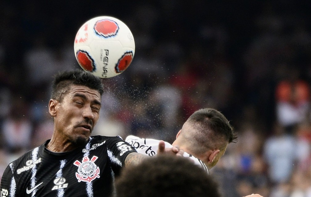 Após começo ascendente, Paulinho admite que precisa melhorar desempenho no Corinthians