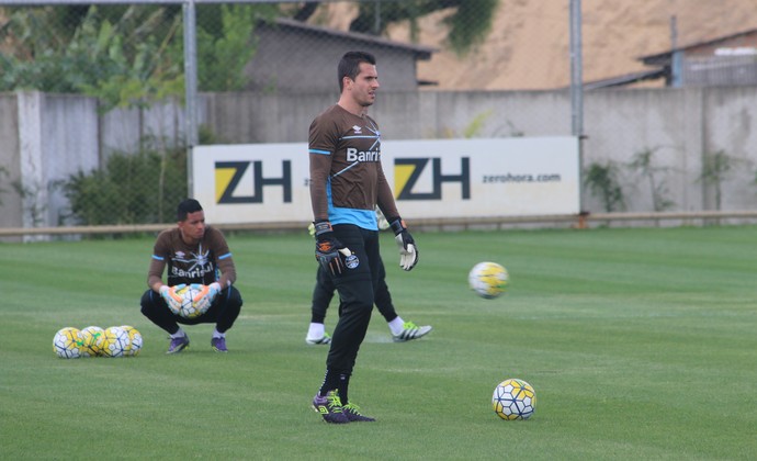 Marcelo Grohe volta a treinar, e Renato mantém indefinições para o Gre-Nal