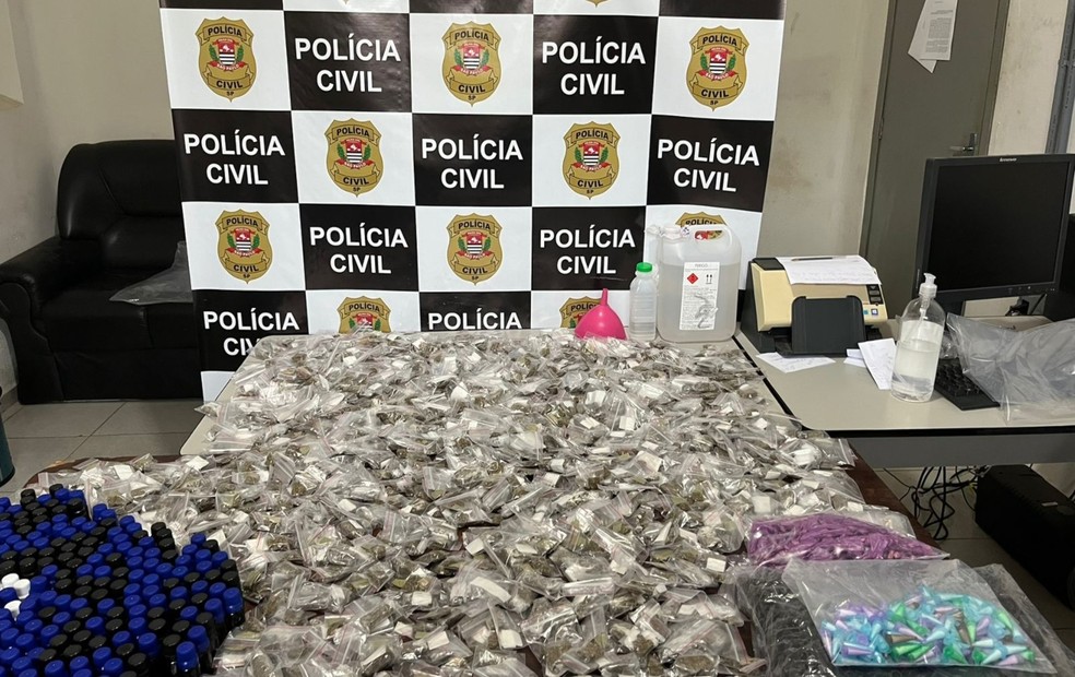 Mulher é presa com grande quantidade de drogas em Laranjal Paulista  — Foto: Polícia Civil/ Divulgação 
