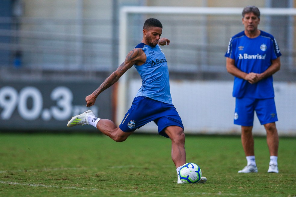 Renato diz que teve conversa com André após registro de B.O contra o atacante — Foto: Lucas Uebel/Grêmio