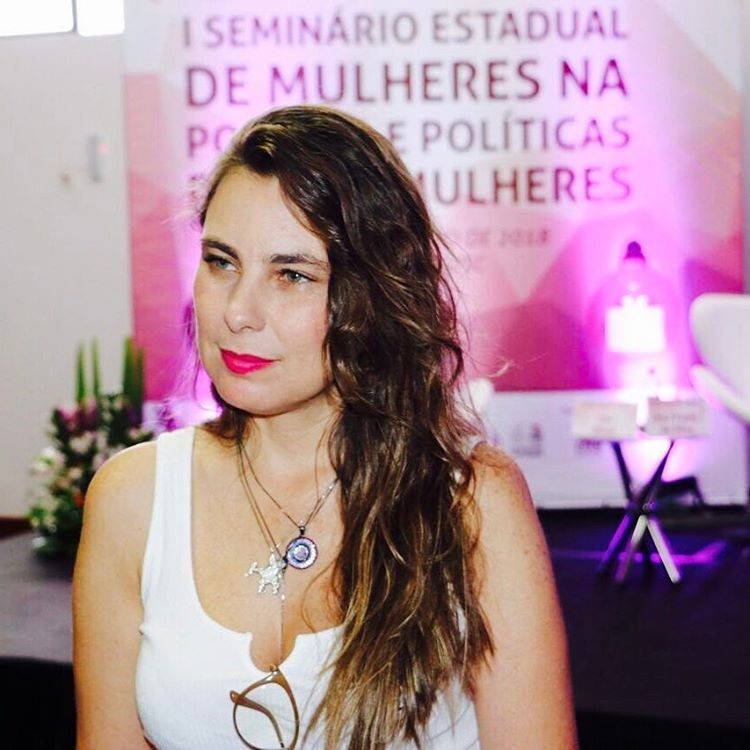 Deputada Paulinha já se envolveu em políticas a favor das mulheres (Foto: Reprodução/Instagram)