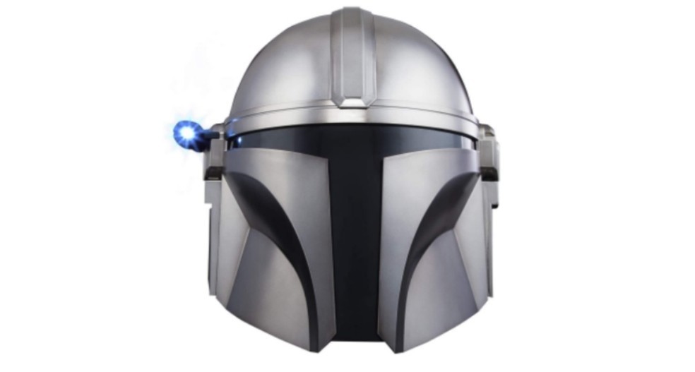 O capacete eletrônico, é inspirado na série The Mandalorian, é um item de colecionador  (Foto: Reprodução/Amazon)