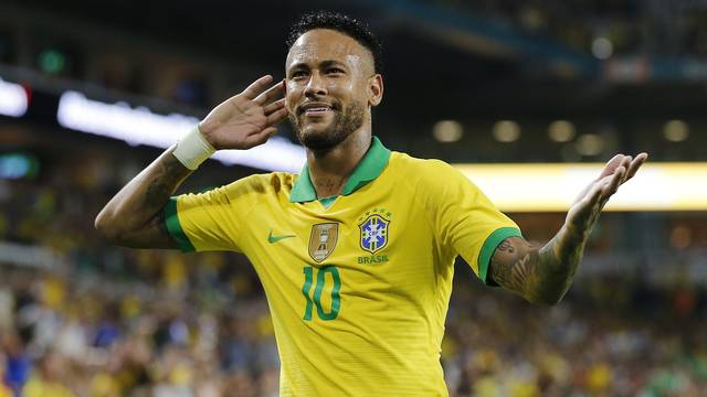 Ao vivo, Globo exibe invasão em jogo do Brasil e atitude de torcedores com  Neymar: Euforia!