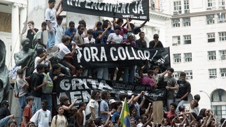 Manifestação por impeachment de Collor no Centro do Rio em 1992 — Foto: Custódio Coimbra/Agência O GLOBO