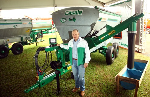 Celso Casale, no estande da Casale máquinas agrícolas, na Agrishow em Ribeirão Preto. Foto: Pierre Duarte/Ed Globo.
