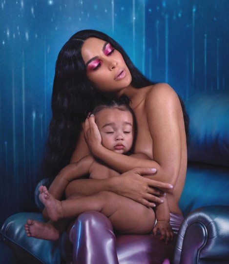 Kim Kardashian e a filha Chicago (Foto: Instagram)