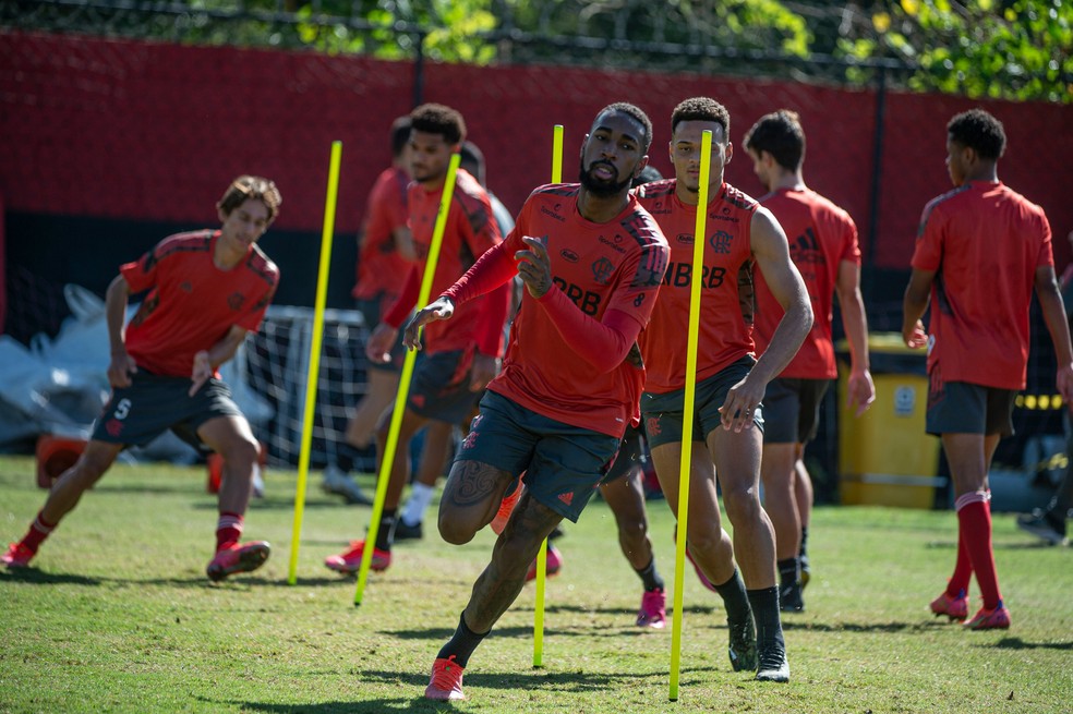 Gerson no treino desta terça. Volante negocia ida para França — Foto: Alexandre Vidal/Flamengo