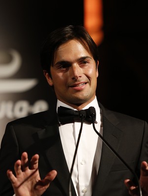 Nelsinho Piquet discursa na festa de gala da Fórmula E