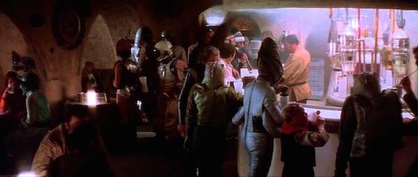 A cantina de Star Wars: Uma Nova Esperança (1977) que servirá de inspiração para a atração no parque da Disney (Foto: Reprodução)