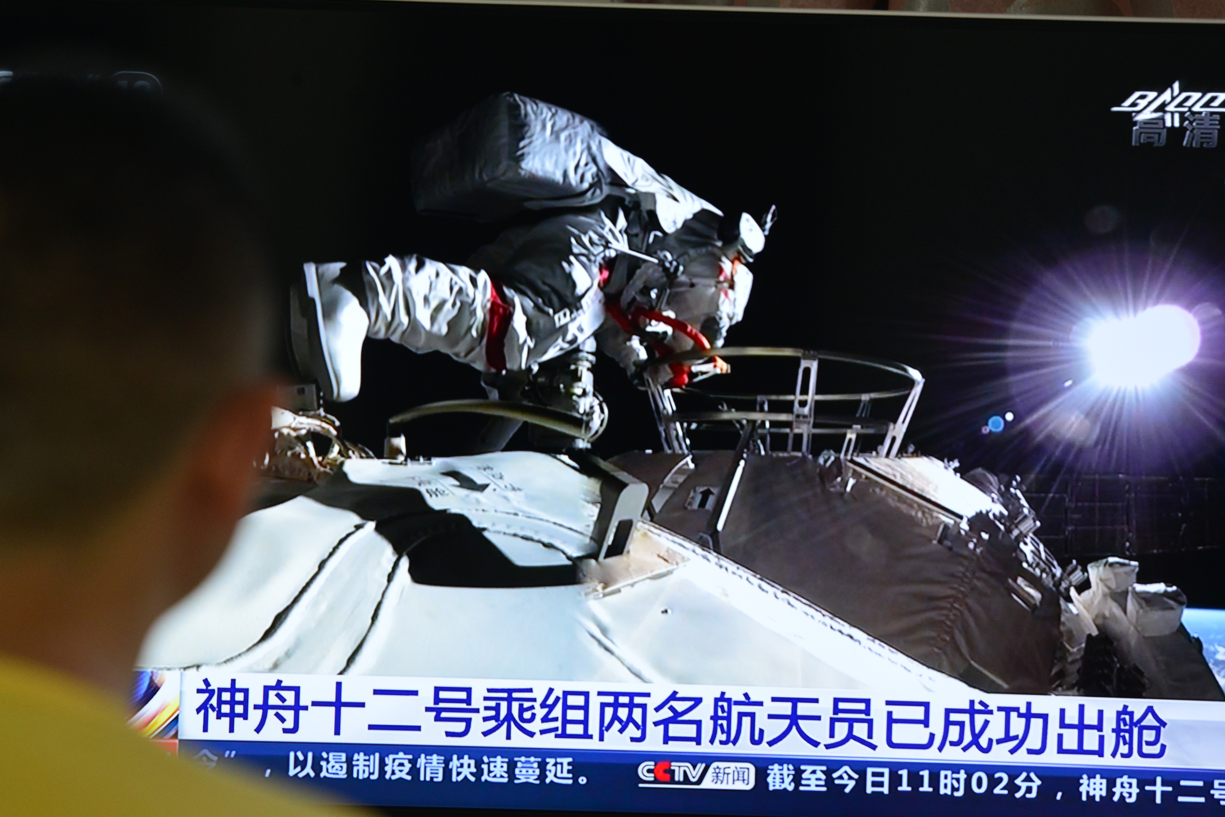 Astronautas chineses completam primeira caminhada espacial na nova estação orbital (Foto: Sheldon cooper/SOPA Images via ZUMA Wire/Reuters)