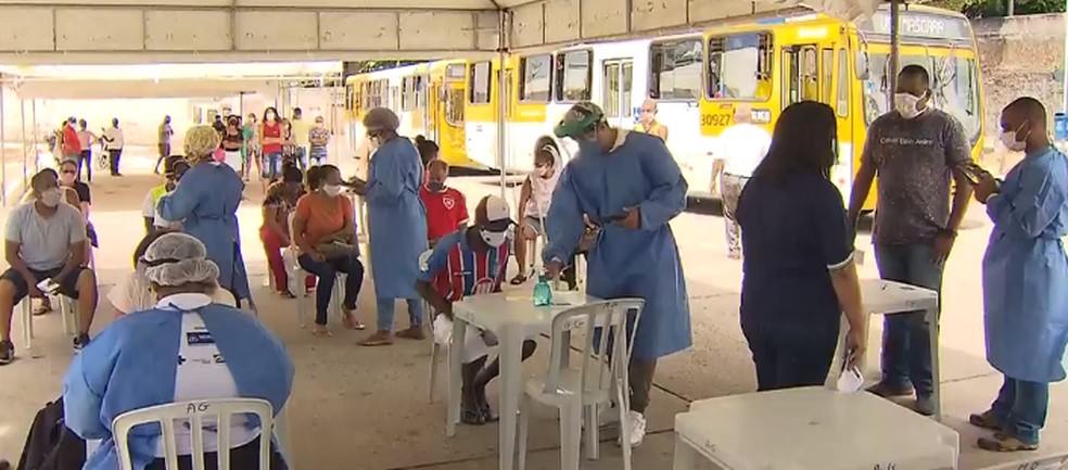 Testes feitos no bairro da Pituba, em Salvador — Foto: Reprodução / TV Bahia