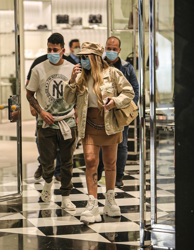 Rafaella Santos passeia em shopping (Foto: AgNews)