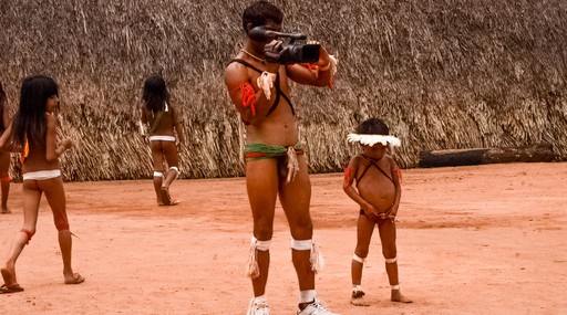 Cultura Indígena: Olhar Indígena – o projeto trabalha com a capacitação profissional de alunos de aldeias. Nos cursos, eles aprendem sobre fotografia, fotojornalismo, audiovisual, mídias sociais e empreendedorismo. 