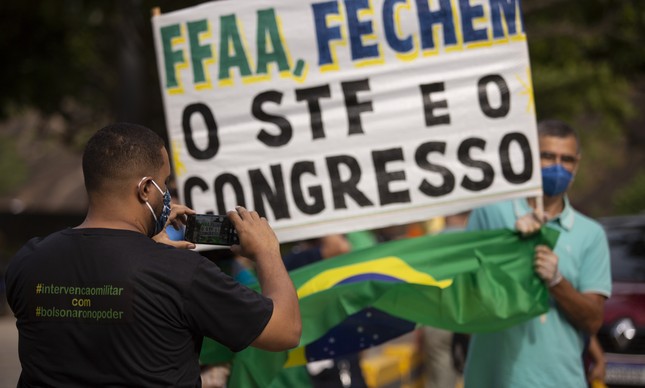Manifestação de extremistas a favor de Jair Bolsonaro na Urca