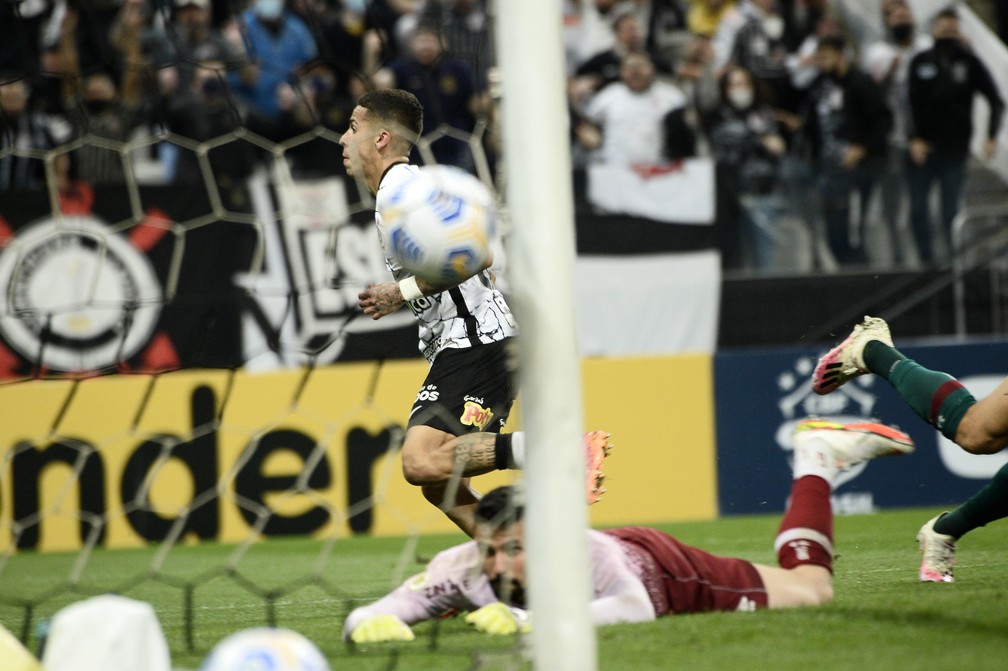 [ANÁLISE] Corinthians não empolga, mas se mantém em escalada no Brasileirão 