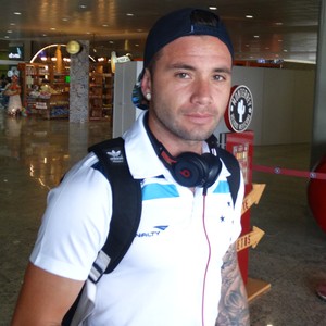 Cruzeiro admite negociar lateral Mena, caso chegue uma proposta razoável