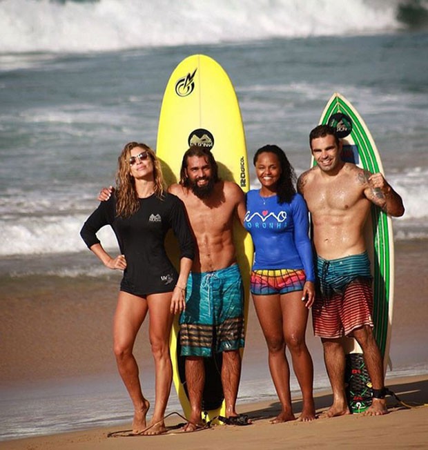 Grazi faz aula de surfe em Fernando de Noronha (Foto: Reprodução/Instagram)