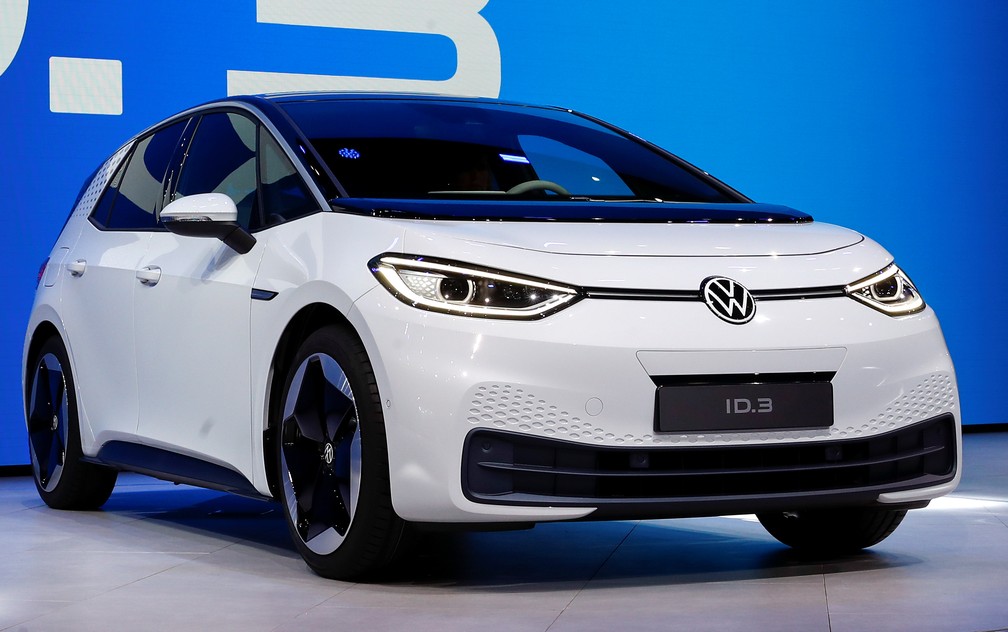 Volkswagen ID.3, compacto elÃ©trico que a marca alemÃ£ compara com o Fusca, em termos de potencial revolucionÃ¡rio â€” Foto: Reuters/Wolfgang Rattay