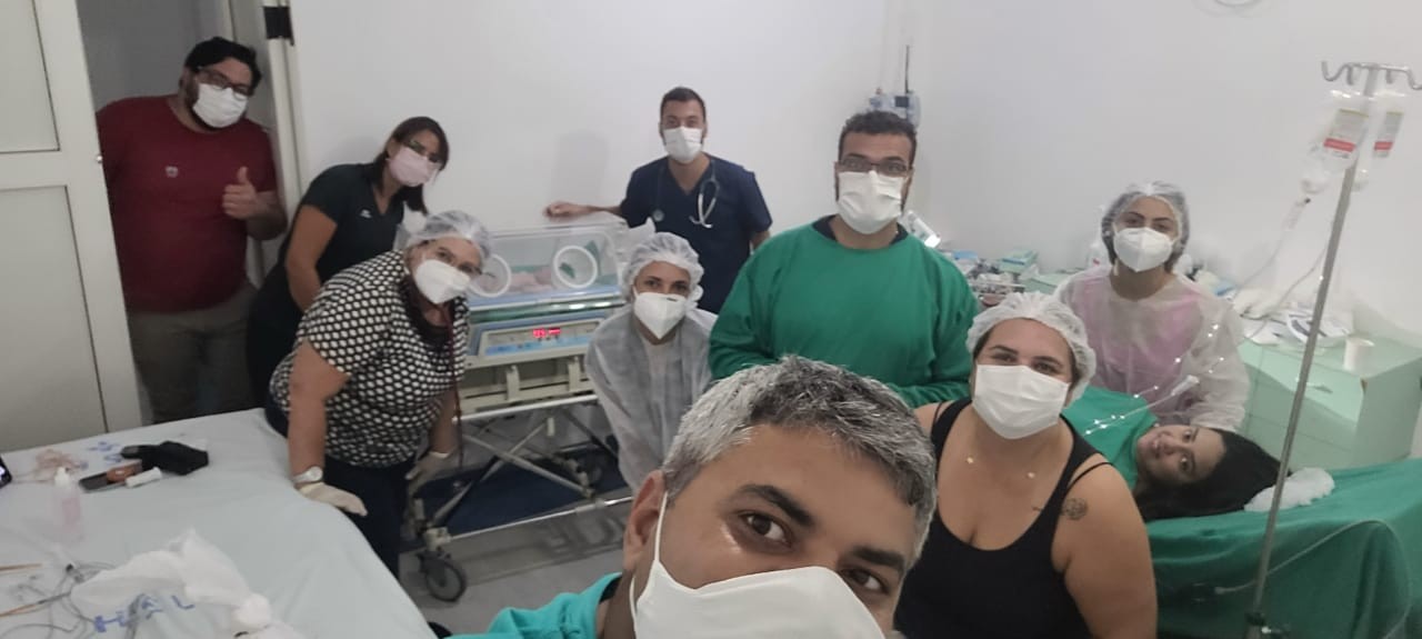 O parto de Lavígnia mobilizou toda a equipe do hospital (Foto: Arquivo Pessoal)