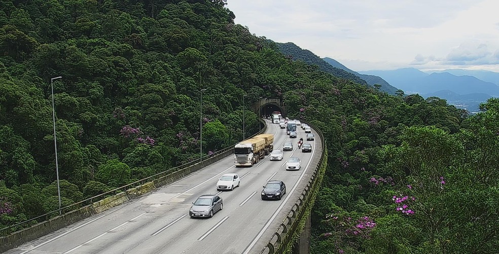 Trecho de serra da Rodovia Dos Imigrantes em SP, que liga a capital ao litoral  — Foto: Divulgação/Ecovias