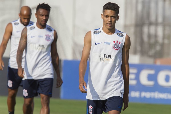 Fora há seis semanas, Pedrinho volta ao peso ideal e pode reforçar Corinthians