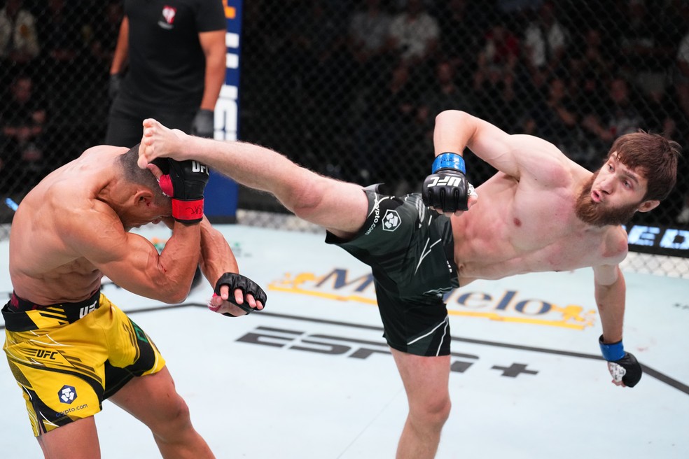 Said Nurmagomedov venceu Douglas D´Silva por decisão unânime (30-27, 29-28 e 29-28) — Foto: Getty Images