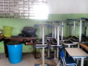 Com salas interditadas, não há espaço e alunos fazem revezamento para ir à escola. Pratinha Estrada Nova belém (Foto: Arquivo Pessoal)