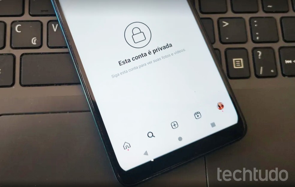 Deixar o Instagram privado é uma das formas de prevenir stalkers indesejados — Foto: Mariana Tralback/TechTudo