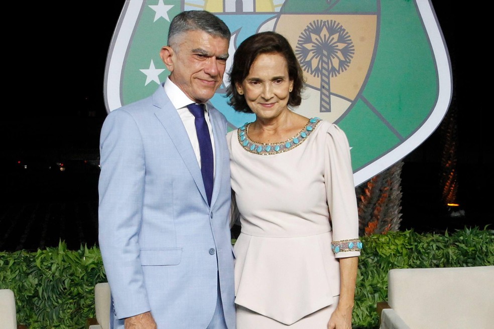 Veveu Arruda com a mulher, governadora do Ceará, Izolda Cela. — Foto: LC Moreira/Arquivo Diário do Nordeste