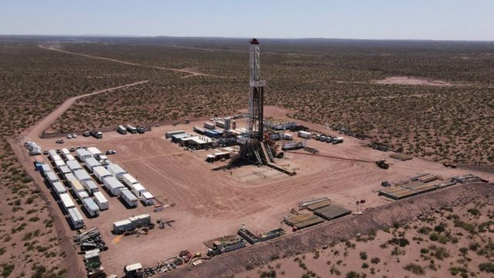 A obra de Vaca Muerta poderá marcar o retorno do BNDES a projetos internacionais — Foto: Reuters via BBC