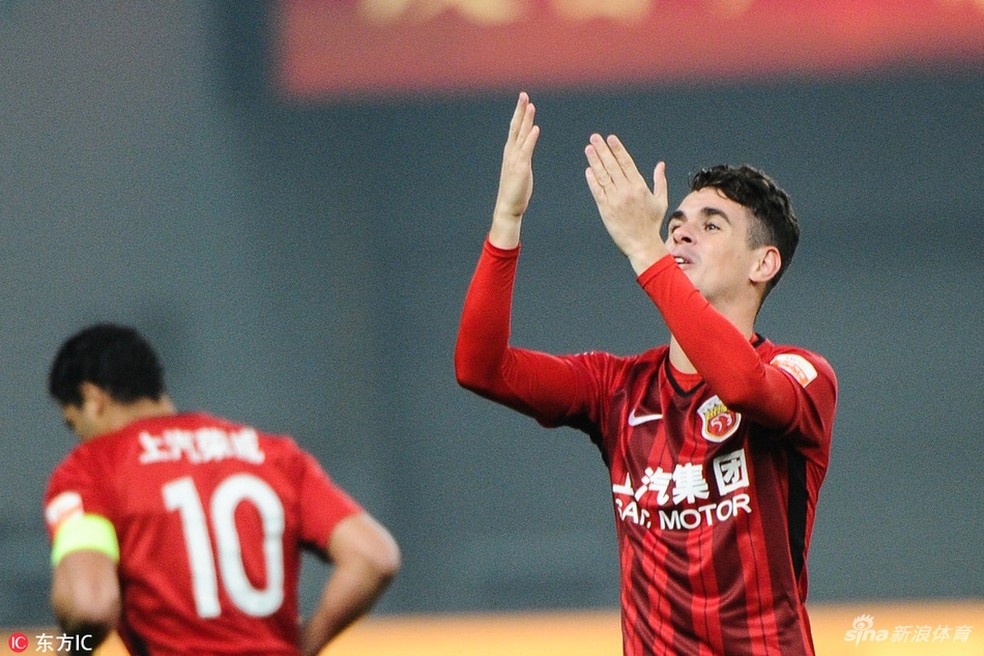 Comemora gol na China — Foto: Reprodução / Sina.com