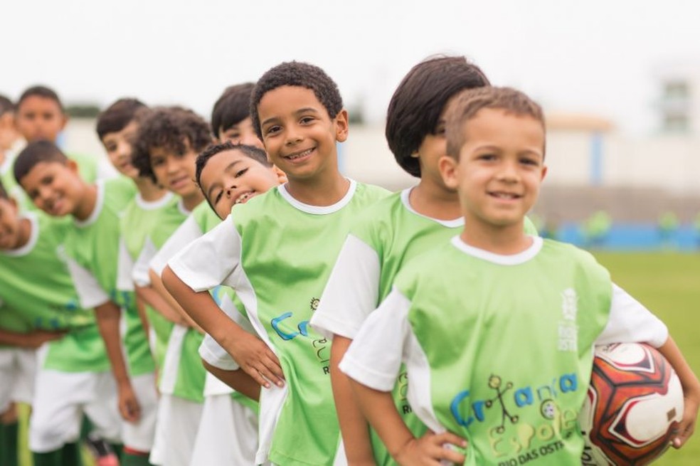 Cerca de 9 mil munícipes estão inscritos entre as mais de 40 escolinhas de esportes da Prefeitura.  — Foto: Ascomti/Jorge Ronald