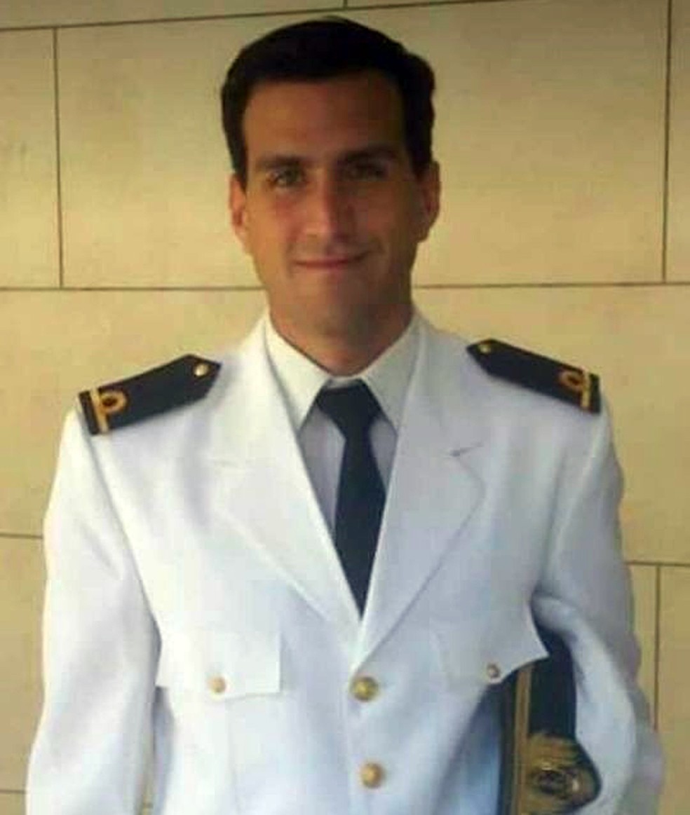 Imagem de arquivo mostra Alejandro Damián Tagliapietra, tripulante do submarino ARA San Juan — Foto: Luis Tagliapietra vía AP