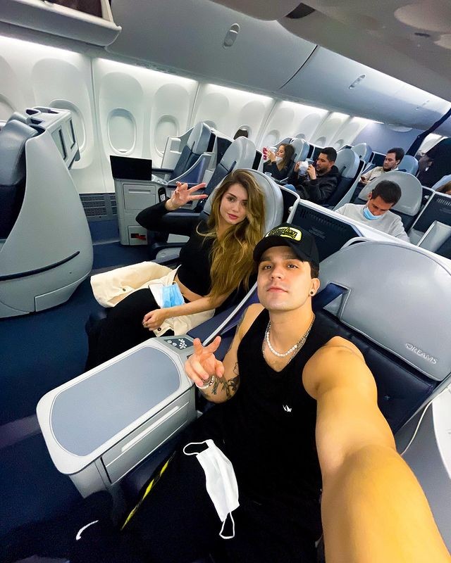 Luan Santana e Izabela Cunha viajam para St Barts (Foto: Reprodução / Instagram)